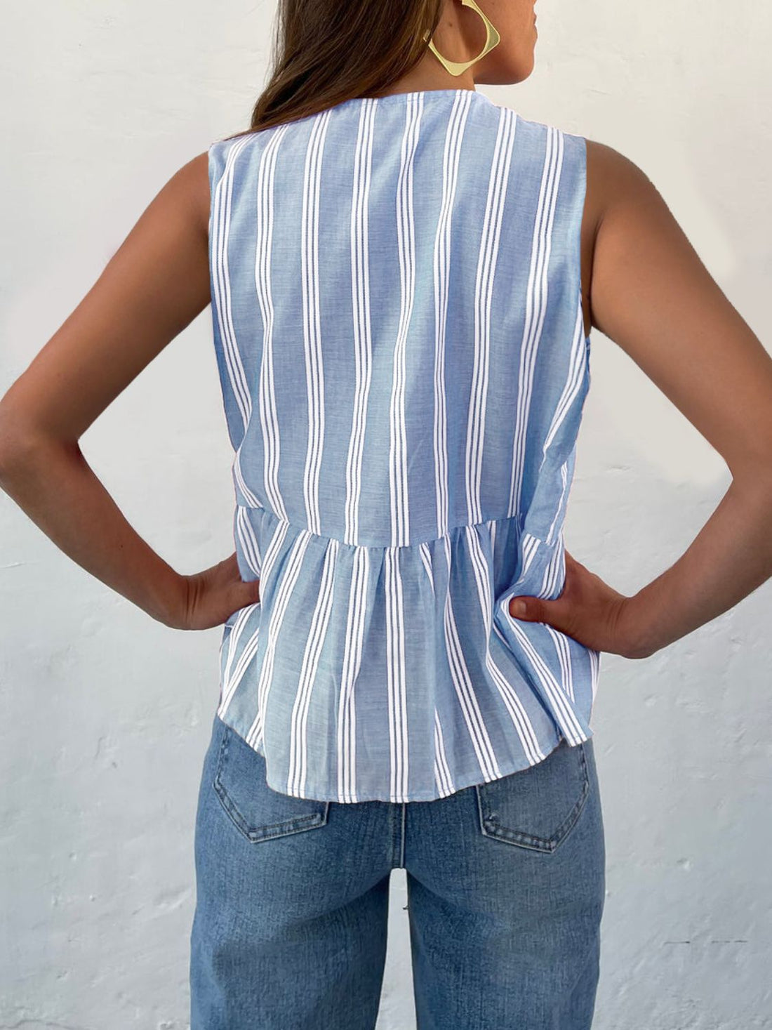 Chic Striped Tank Top - Elegant Round Neck Design