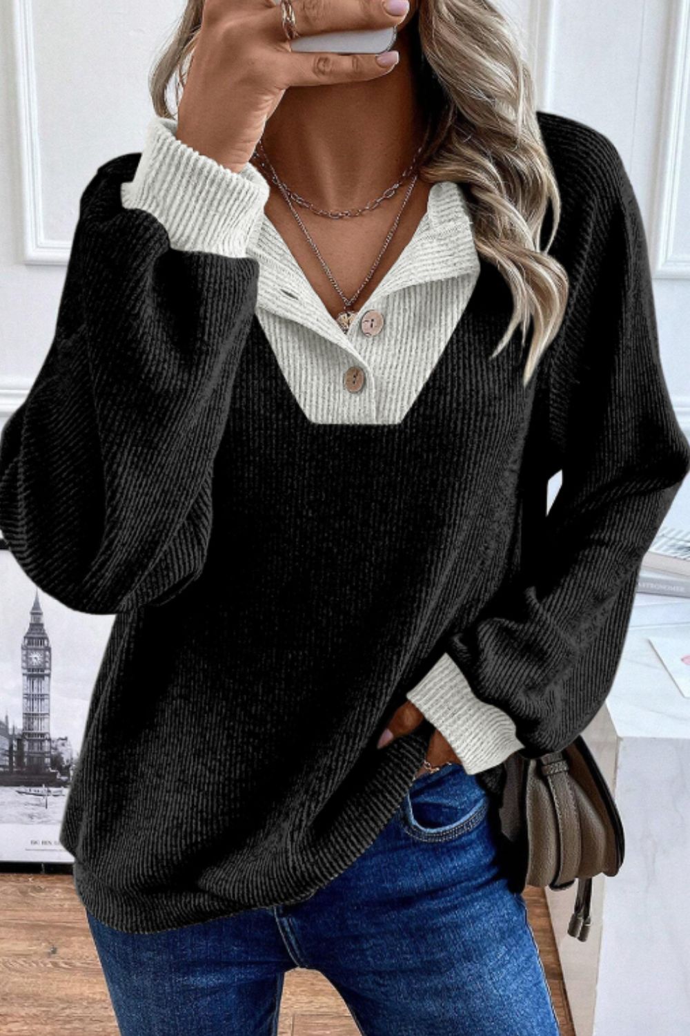 Chic Contrast Buttoned Round Neck Top